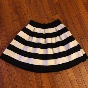 Express women’s Skirt Pleated Black White M